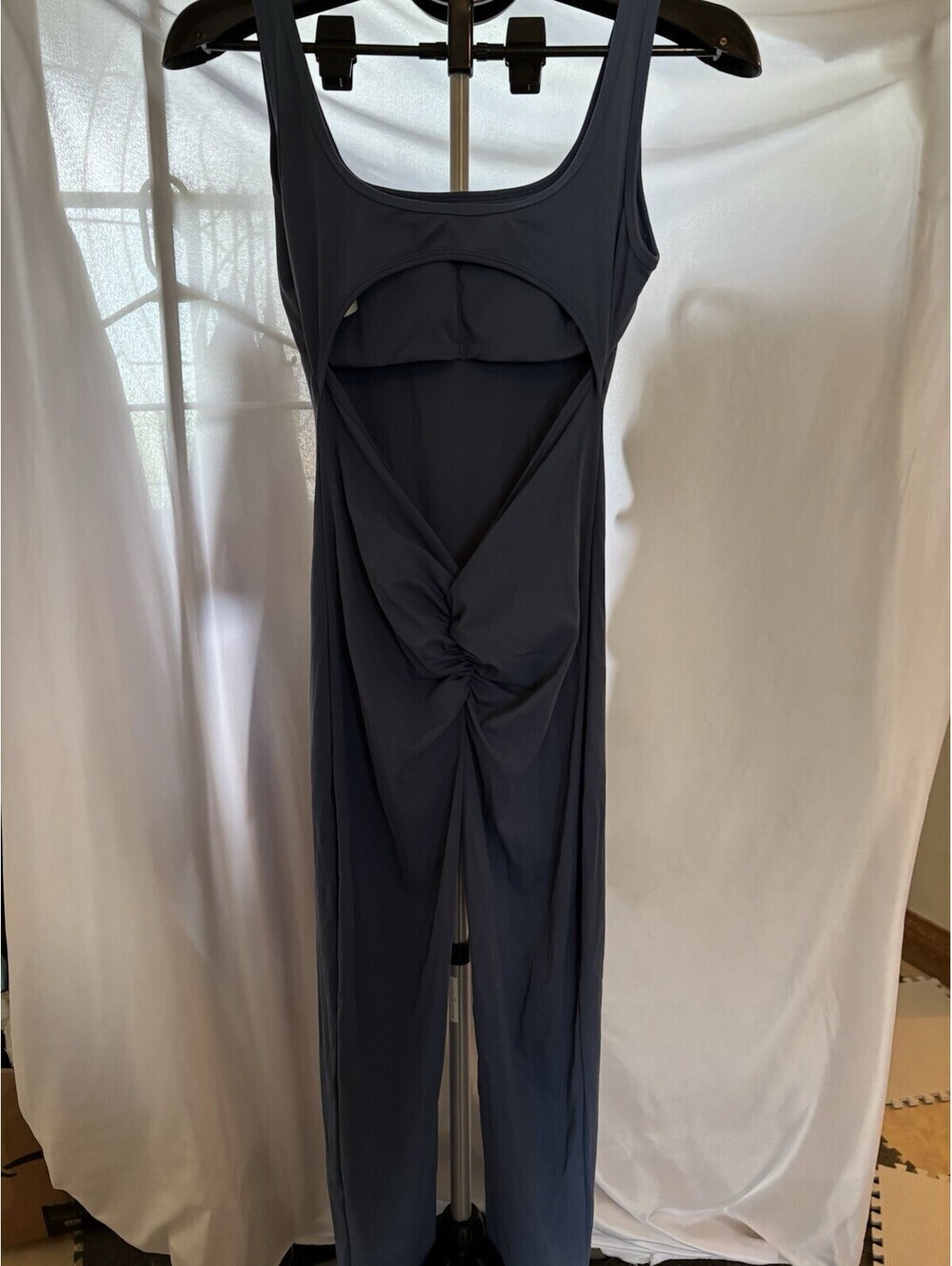Women’s Sleeveless Jumpsuit Workout Bodysuit With V-back Scrunchy Butt - Picture 3 of 4